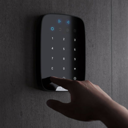 Ajax KeyPad Plus Black — картки Pass та брелоки Tag