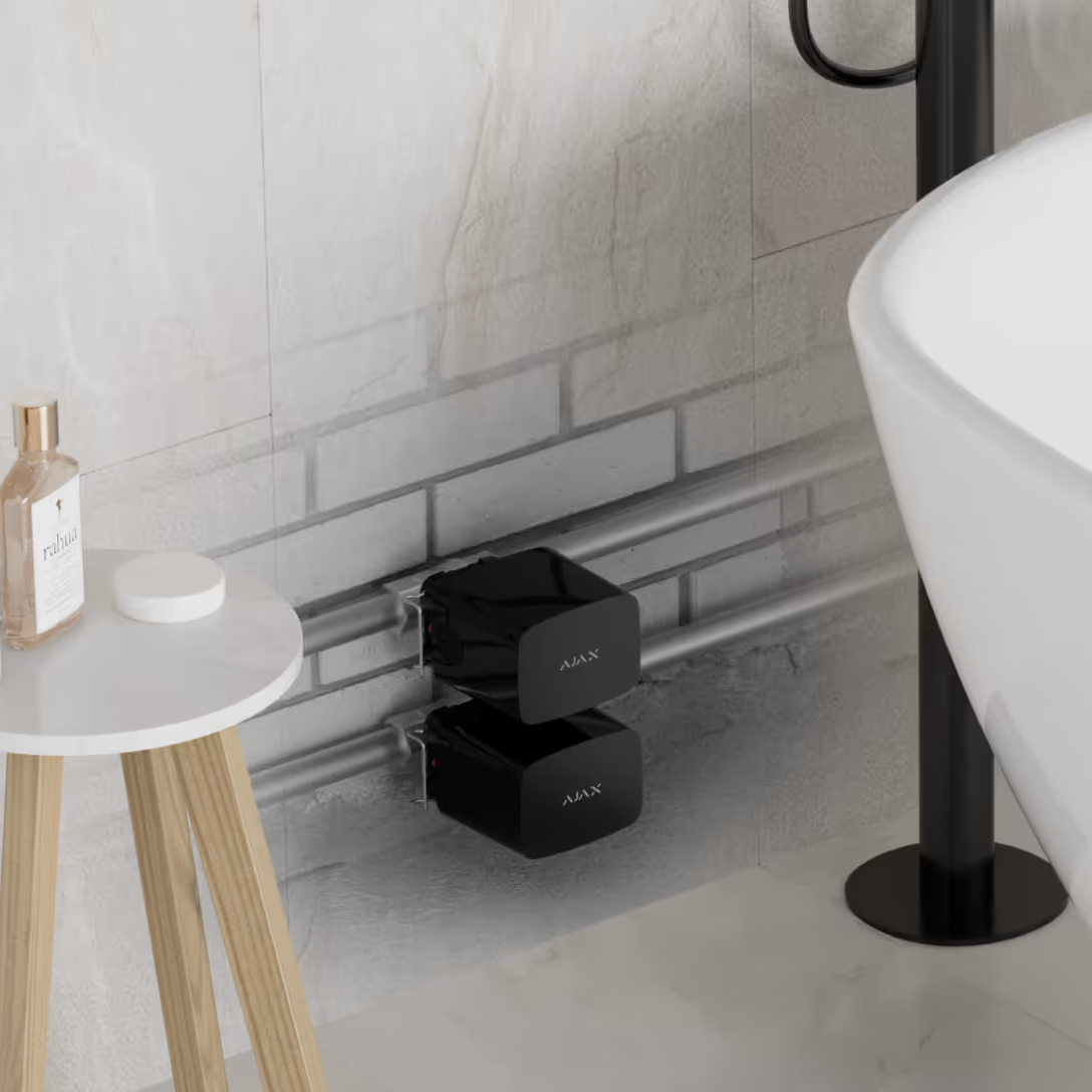Ajax WaterStop Black 1″ — встановленний кран перекриття води